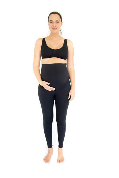 Woman in black Emama Maternity Leggings and sports bra for stylish comfort